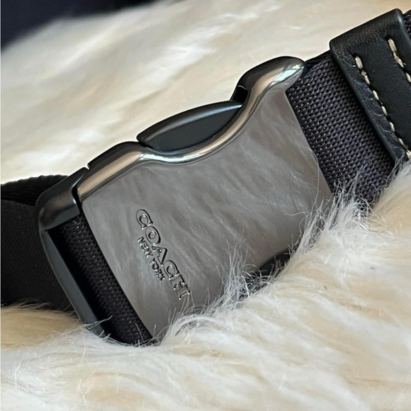 CL964 - Disney X Coach Warren Mini Belt Bag in Holiday Print - Picture 8 of 14